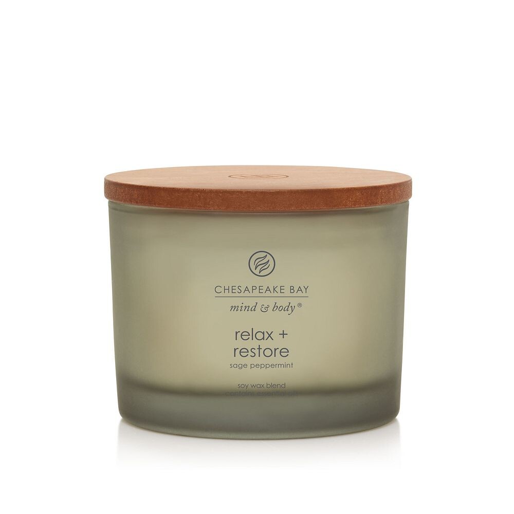 

Свеча Chesapeake Bay Relax + Restore Sage Peppermint с 3 фитилями в банке Chesapeake Bay Candle, цвет Light Gray