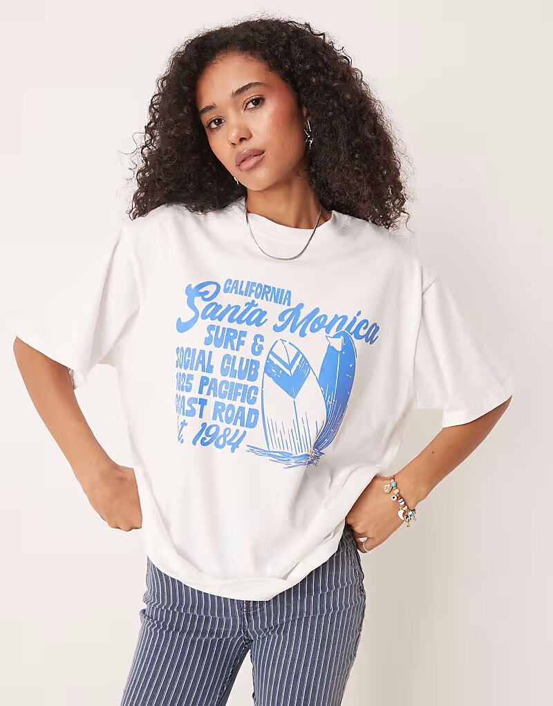 

Футболка ASOS DESIGN оверсайз с принтом серфинга белого цвета