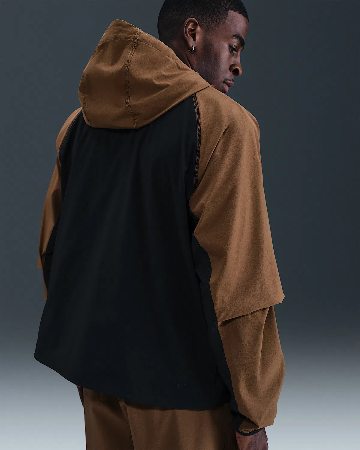 Мужская куртка Nike Tech Woven, Black/Mosswood Brown/Black — фото 2