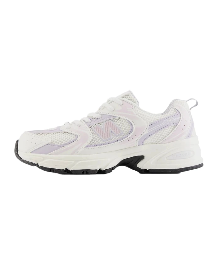 

Стильные кроссовки цвета космического нефрита. New Balance, бежевый