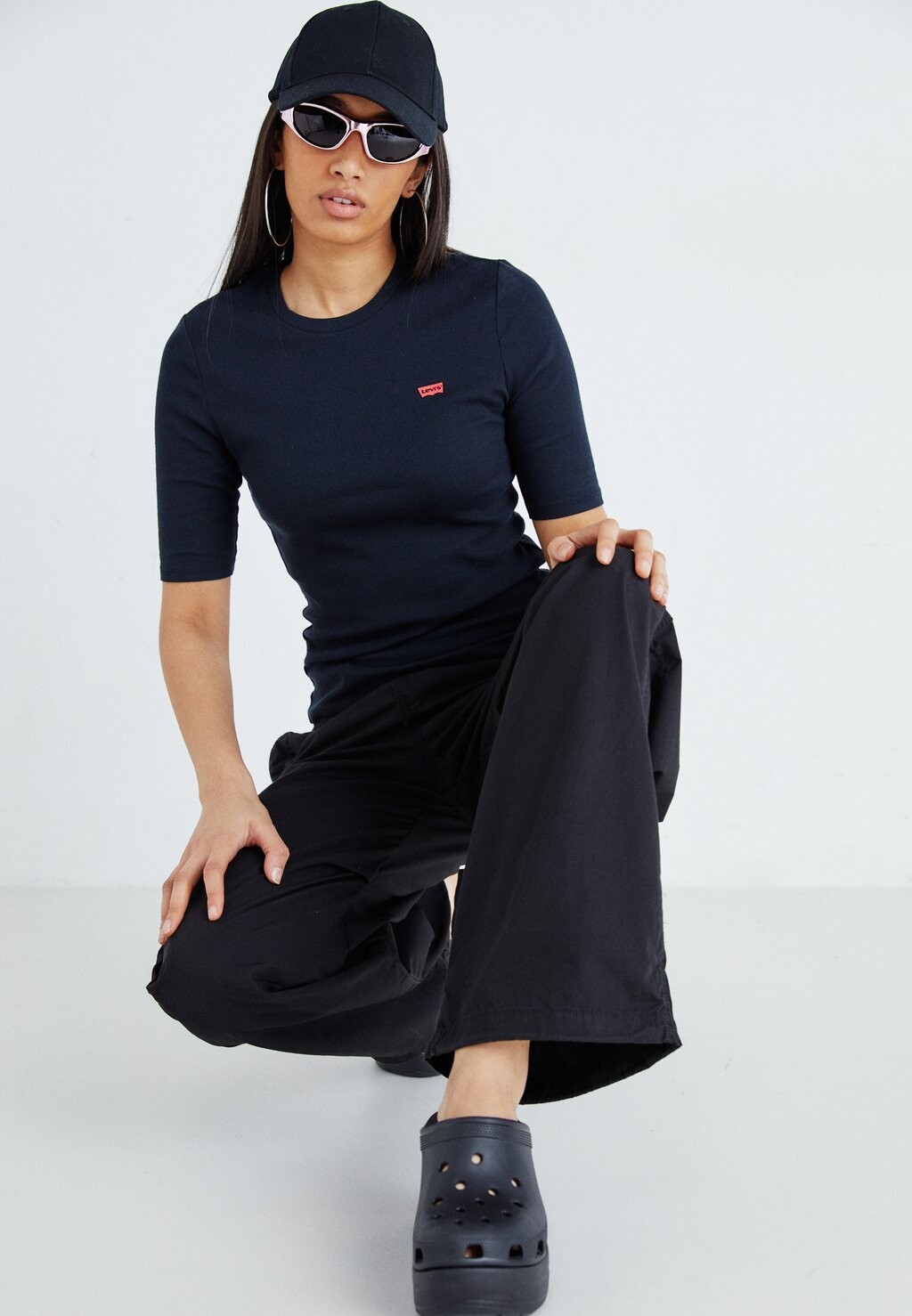 Базовая футболка LUCA SLIM TEE Levi's, цвет caviar — фото 2