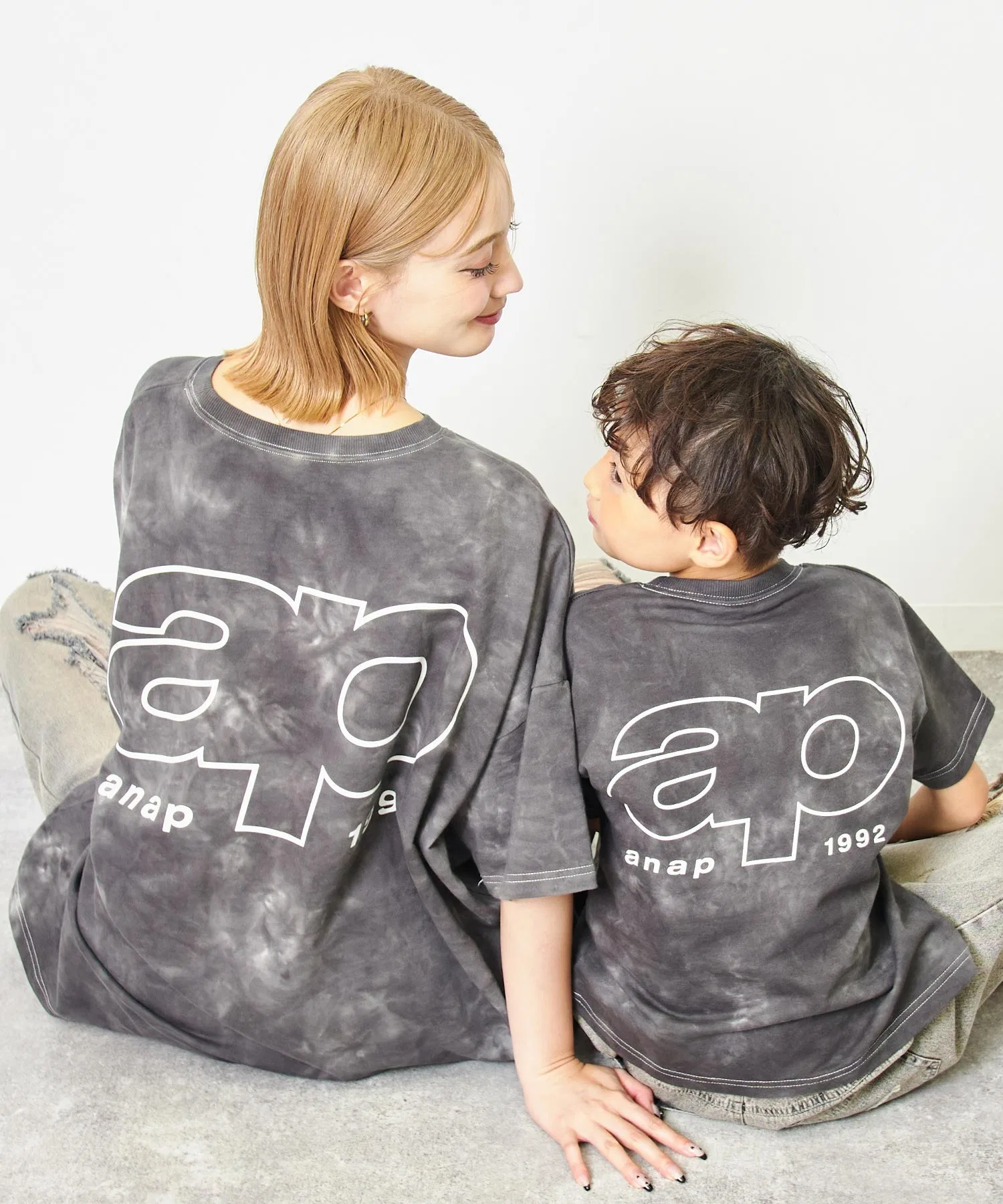 Детская футболка ANAP kids с тай-дай принтом и логотипом — фото 4