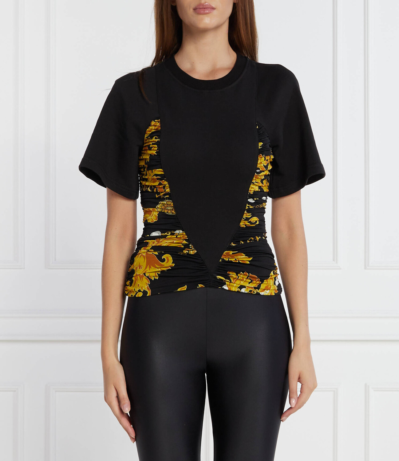 

Футболка Versace Jeans Couture Regular Fit, черный