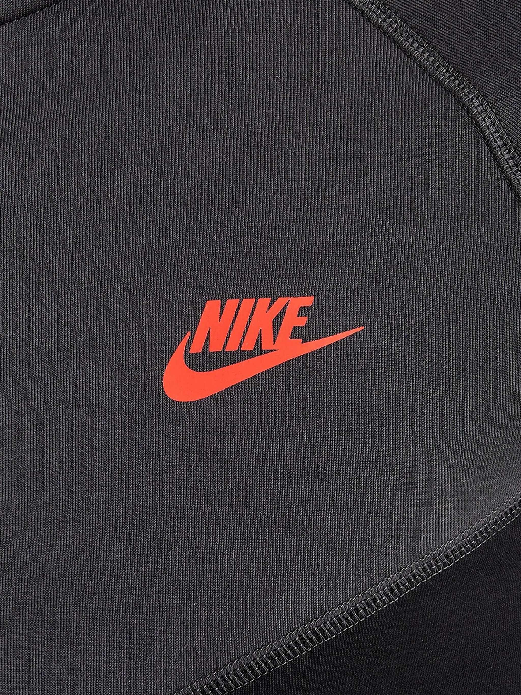 Куртка Tech Fleece Windrunner Black/Dark Smoke Grey/Light Crimson Nike, черный — фото 2