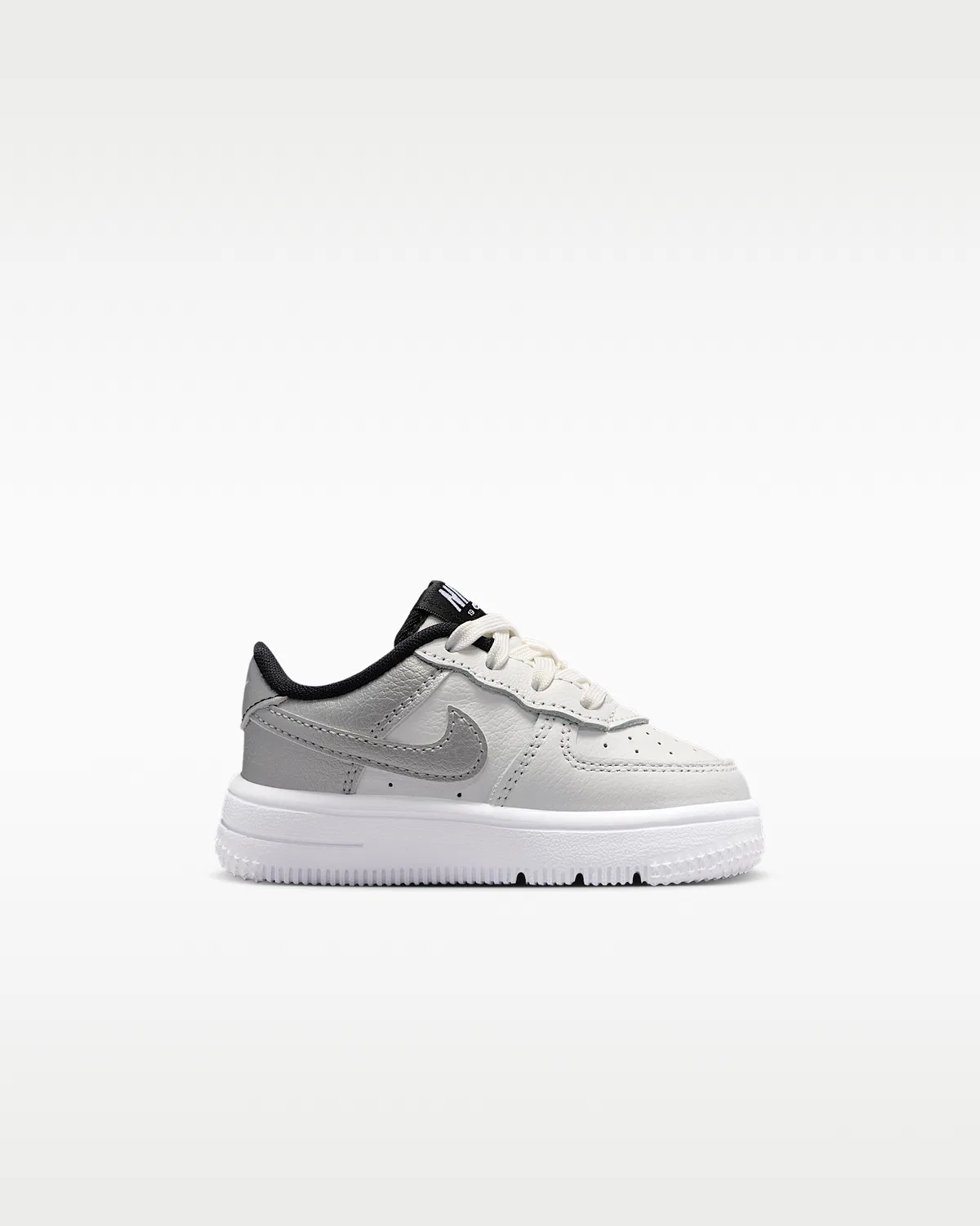 Детские кроссовки Nike Force 1 Low LV8 5, Summit White/White/Metallic Silver/Black — фото 3