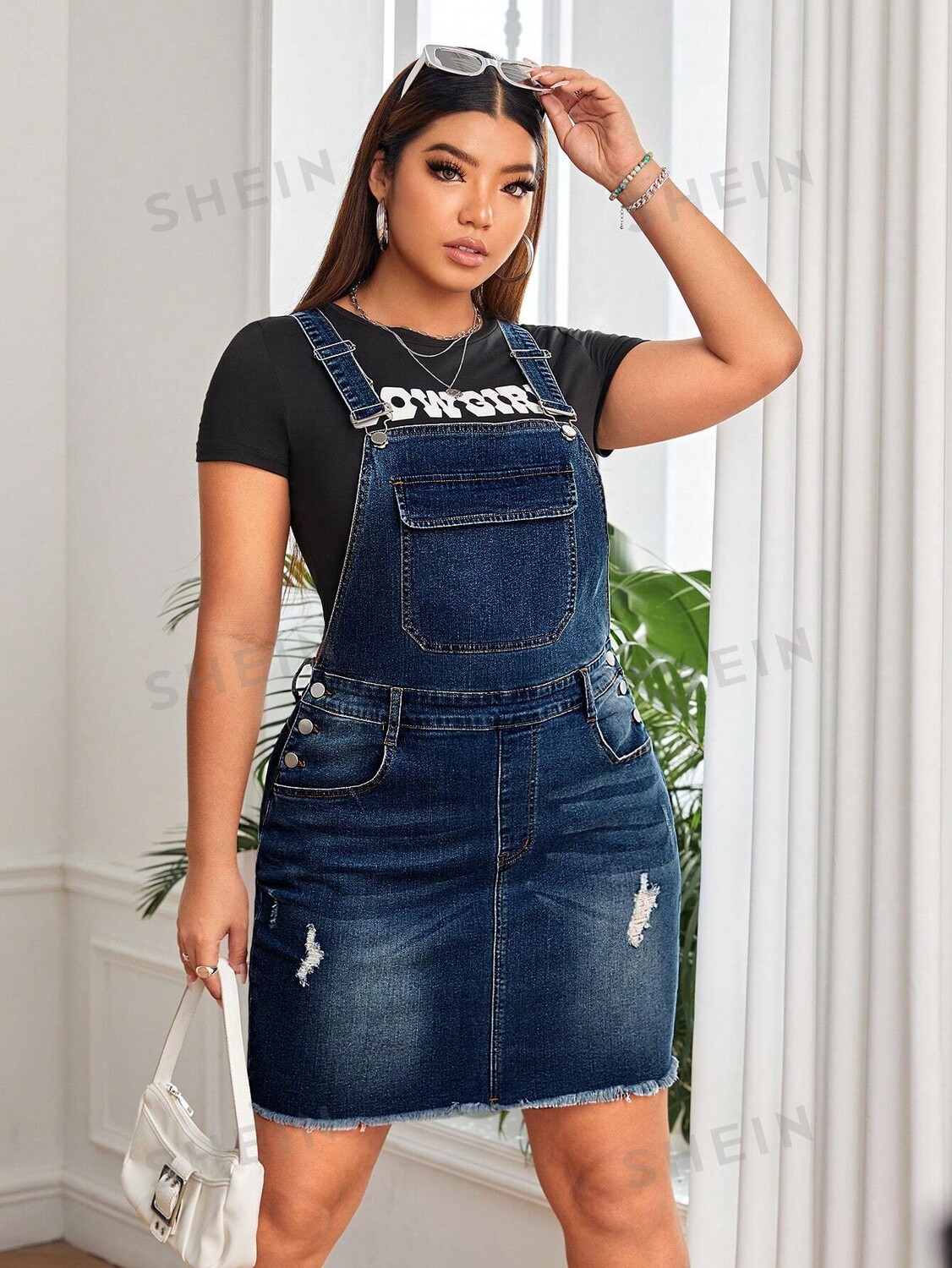 

Джинсовое платье-комбинезон EZwear Plus, рваный, с воланами по низу, без футболки Shein, тёмно-синий