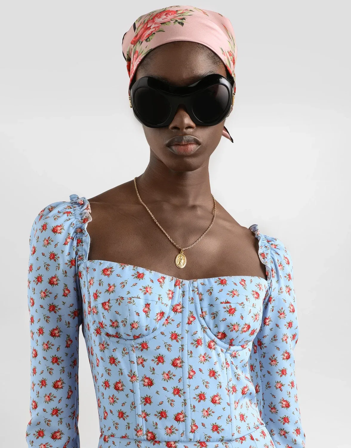 Короткое платье из шармеза с мелким розовым принтом DOLCE & GABBANA, мультицвет — фото 4