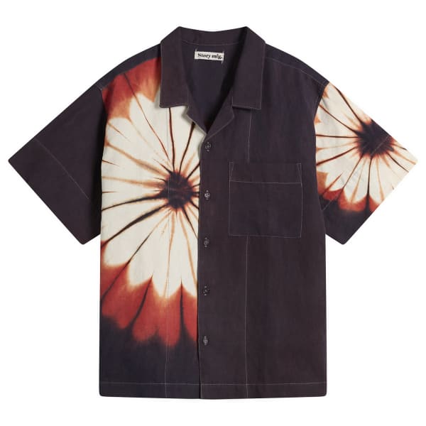 

Story Mfg. Зажим для розового цветка, зажатый в руке, поздравительная футболка