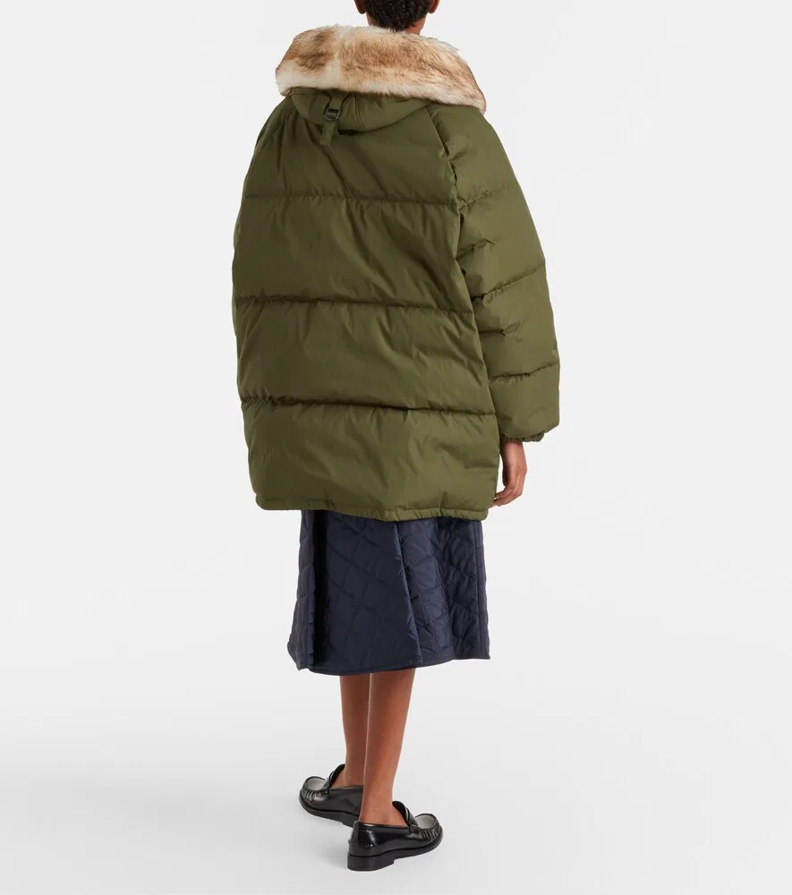 Пуховое пальто Re-Nylon с отделкой из овчины Prada, зеленый — фото 3