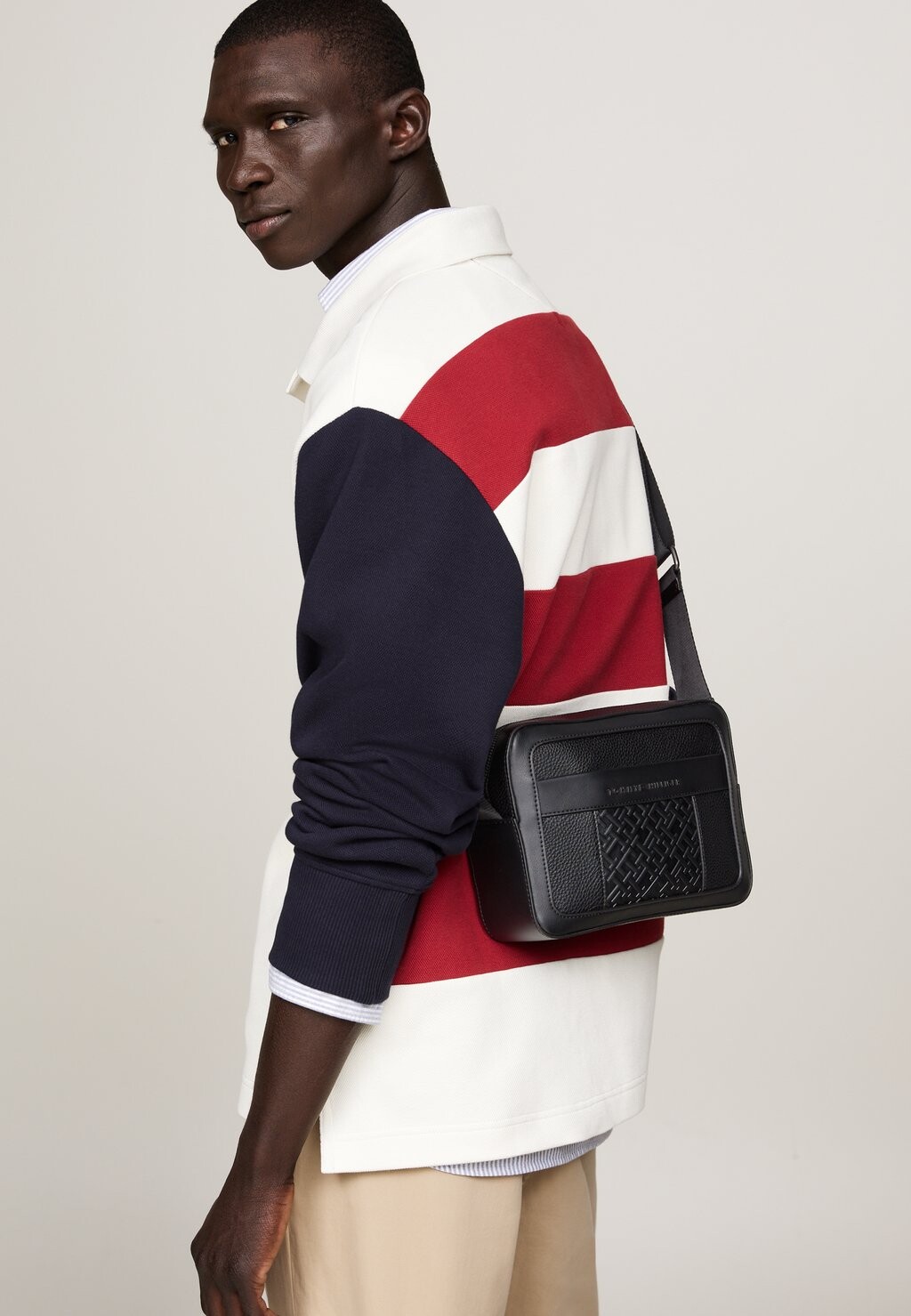 

Сумка через плечо CENTRAL MONO REPORTER Tommy Hilfiger, черный