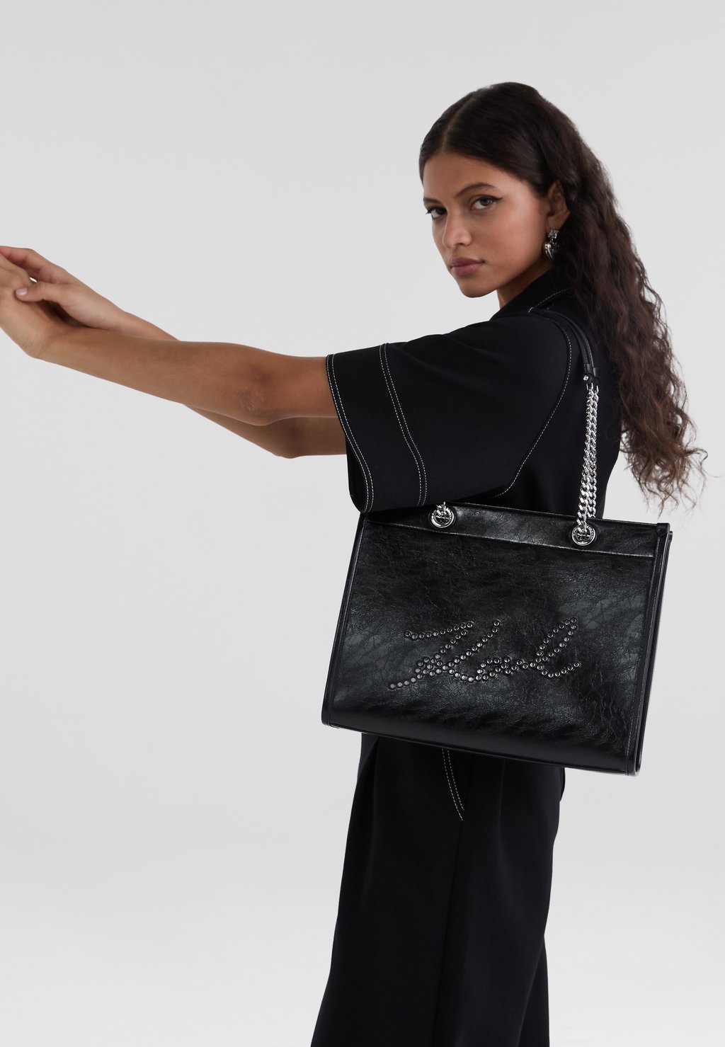 

Сумка SKUARE TOTE STUDS KARL LAGERFELD, черный