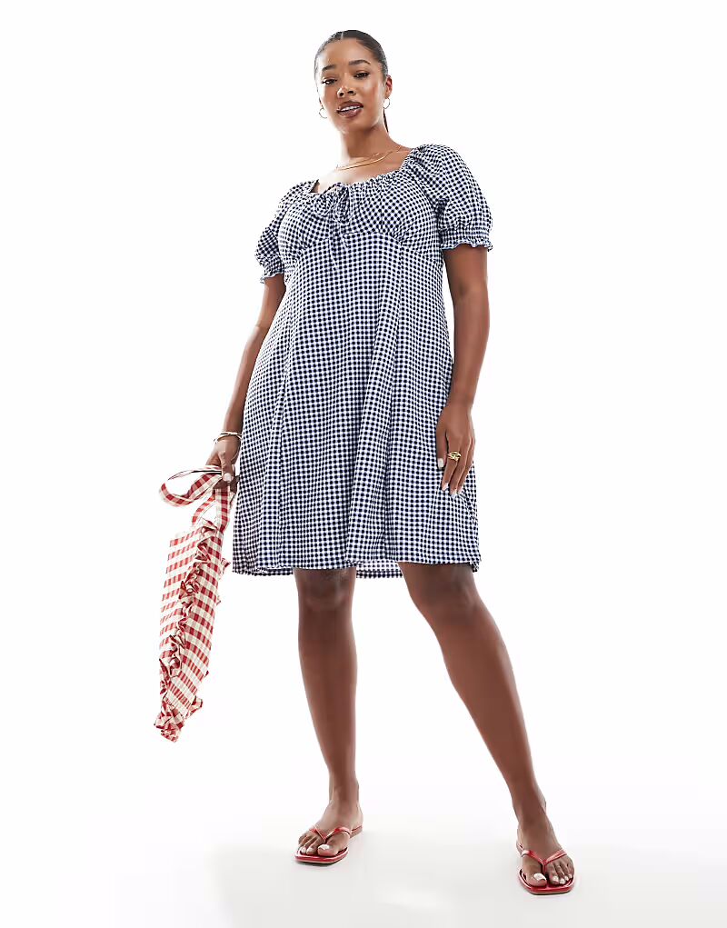 

Мини-платье доярки New Look Curve в клетку в темно-синем цвете New Look Plus