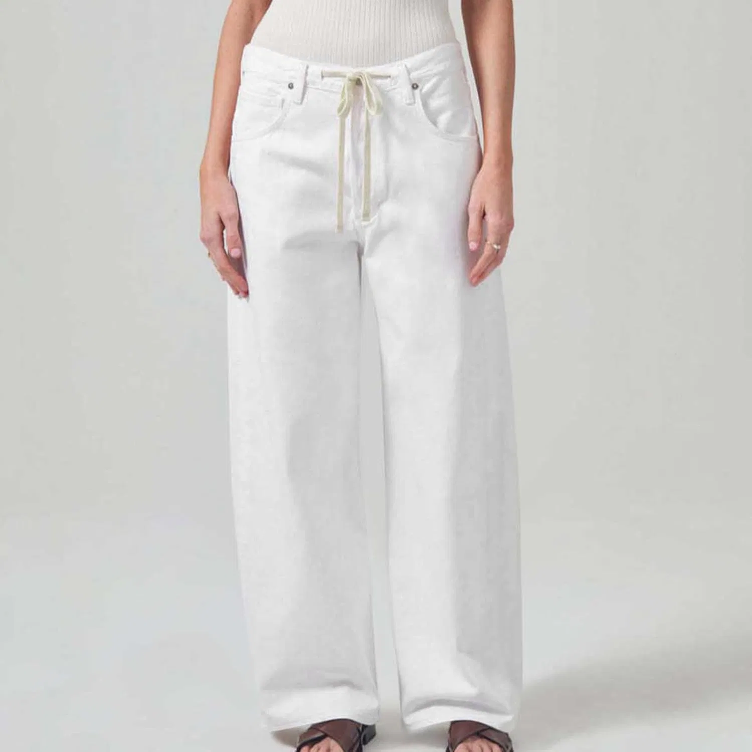 Джинсы свободные, женские, Classic Fit, белые — фото 2