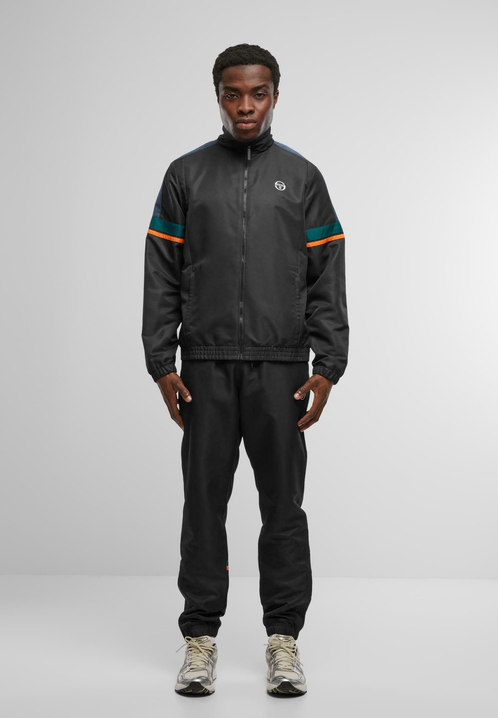

Спортивный костюм CRYO 025 SET Sergio Tacchini, металлик черный