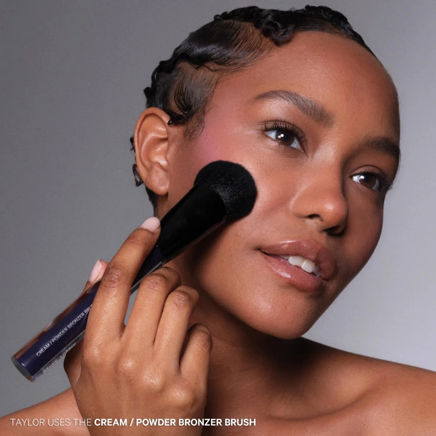 Кисть для бронзера Kevyn Aucoin Cream/Powder Bronzer Brush — фото 3