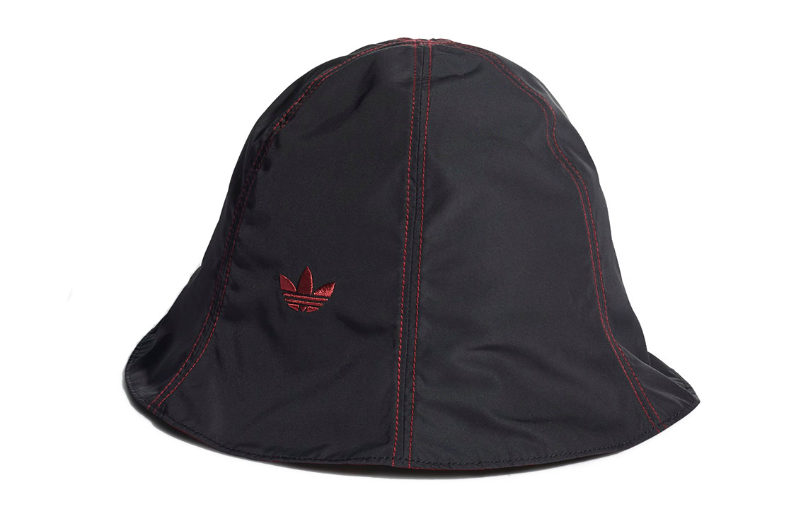 

Унисекс черная бейсболка Adidas