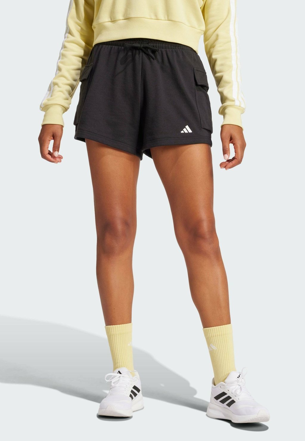 

Спортивные шорты ESSENTIALS SMALL LOGO CARGO adidas Sportswear, черный