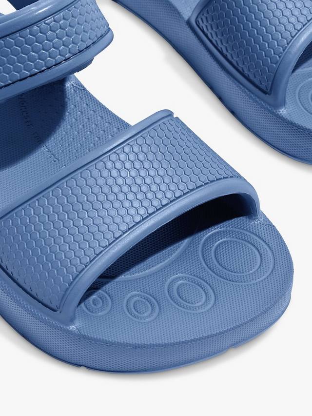 Детские сандалии Iqushion с задней застежкой и перламутровым покрытием FitFlop, Rocket Blue — фото 3