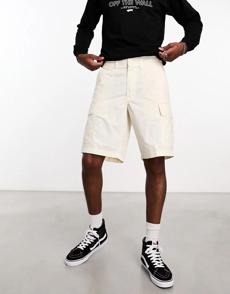 

Белоснежные шорты карго Vans Utility Pack эксклюзивно для ASOS