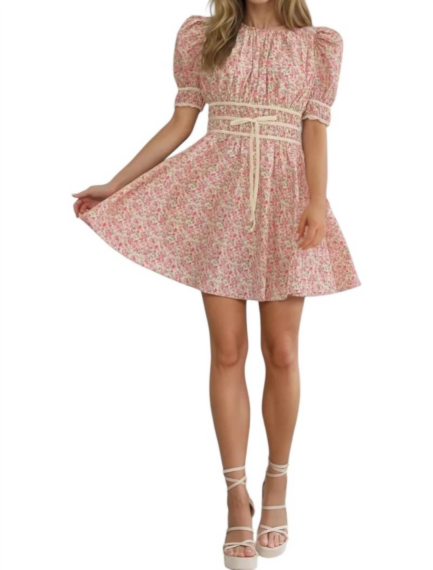 

Darleen мини-платье с бархатной отделкой и сборкой на талии в коралловом цвете Entro