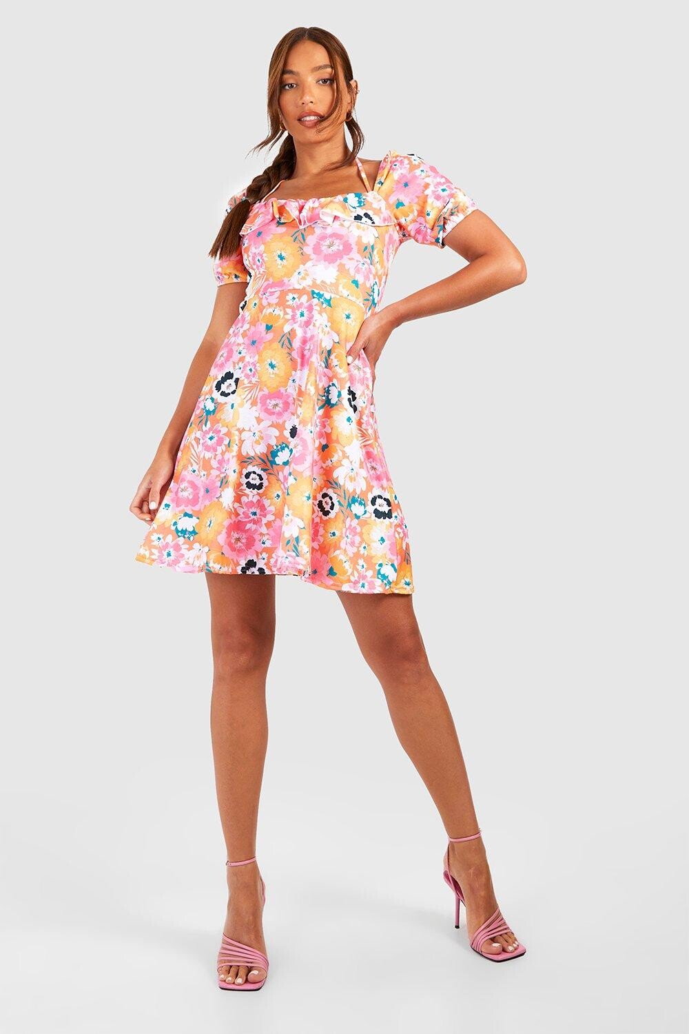 

Высокое яркое платье с рюшами в цветочный цвет Boohoo, розовый