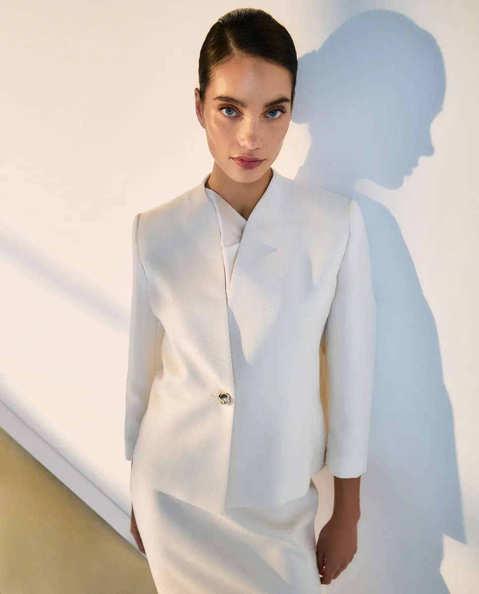 

Женский укороченный блейзер гладкой текстуры Woman El Corte Inglés, песочный