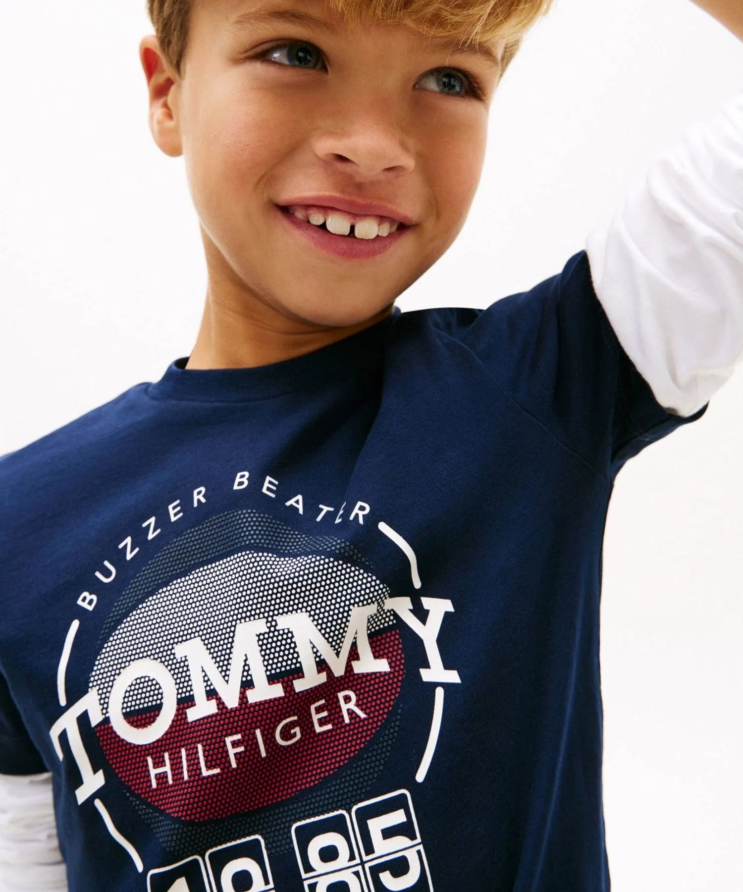 Футболка с баскетбольным принтом для мальчиков TOMMY HILFIGER мультиколор — фото 2