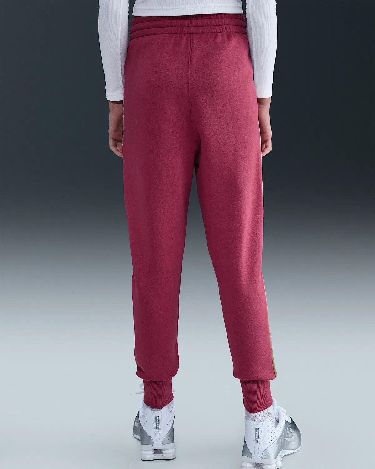 Детские (для девочек) свободные джоггеры Nike Sportswear Club Fleece, Sweet Beet/Metallic Gold — фото 3