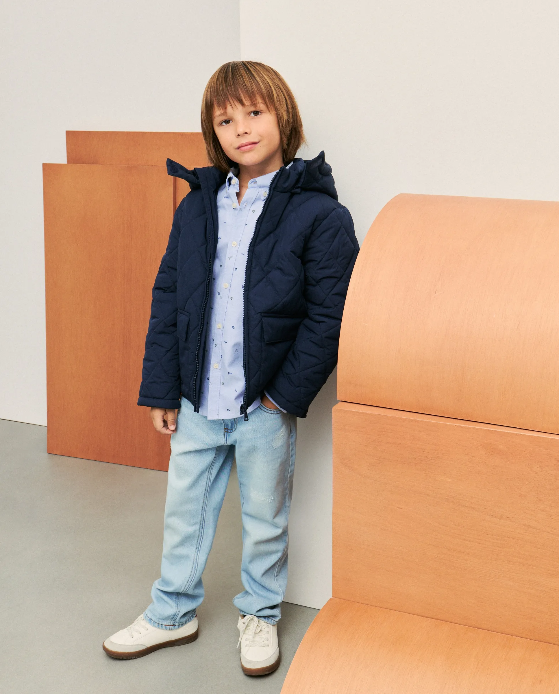 

Детская легкая стеганая куртка однотонного цвета Kids El Corte Inglés, темно-синий