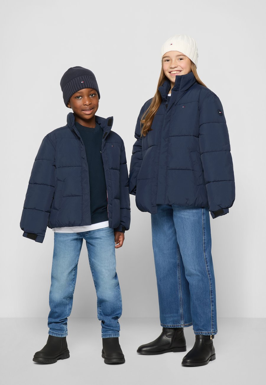 Зимняя куртка Tommy Hilfiger FLAG PUFFER JACKET UNISEX, Dark Night Navy/Dark Blue — фото 2