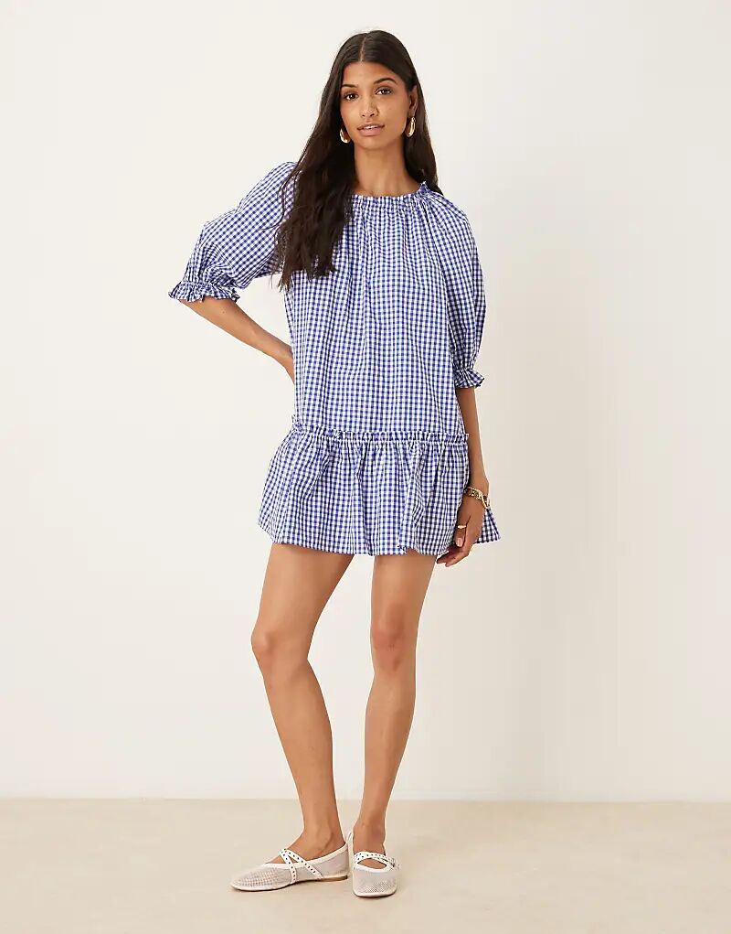 

Платье ASOS DESIGN с открытым подолом и присборенным низом в синюю клетку
