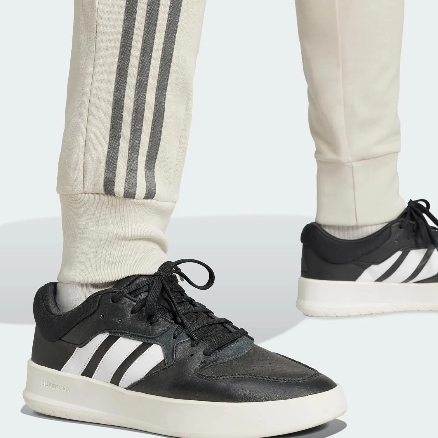 Мужские брюки adidas Essentials из французского махрового трикотажа с зауженными манжетами и тремя полосками — фото 3