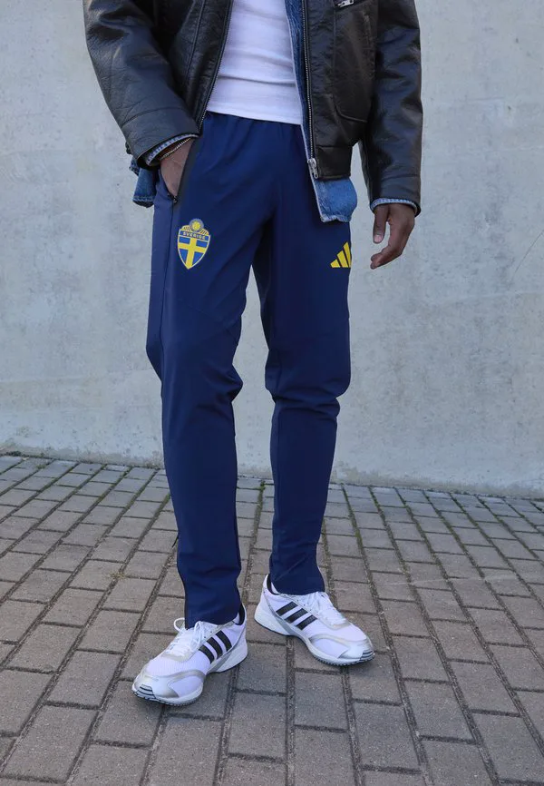 Дорожные брюки svff, одежда сборной швеции tiro Adidas Performance, Team Navy Blue 2