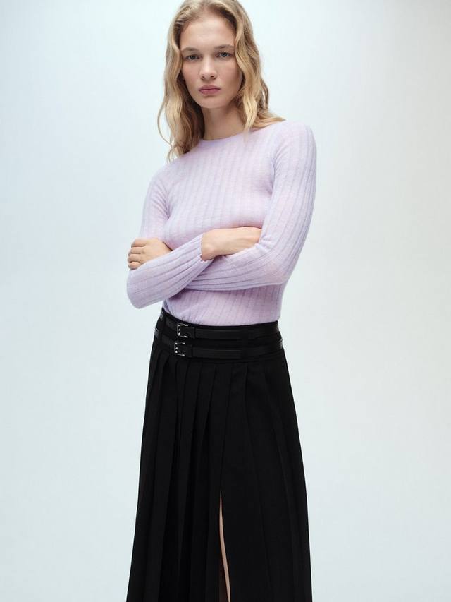 

Приталенный джемпер в рубчик gardenia Mango, цвет Lilac