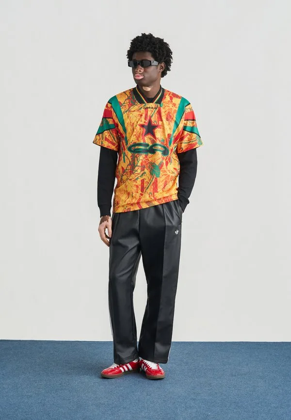 Футболка с графическим принтом Adidas Originals, Green/Yellow/Better Scarlet — фото 2