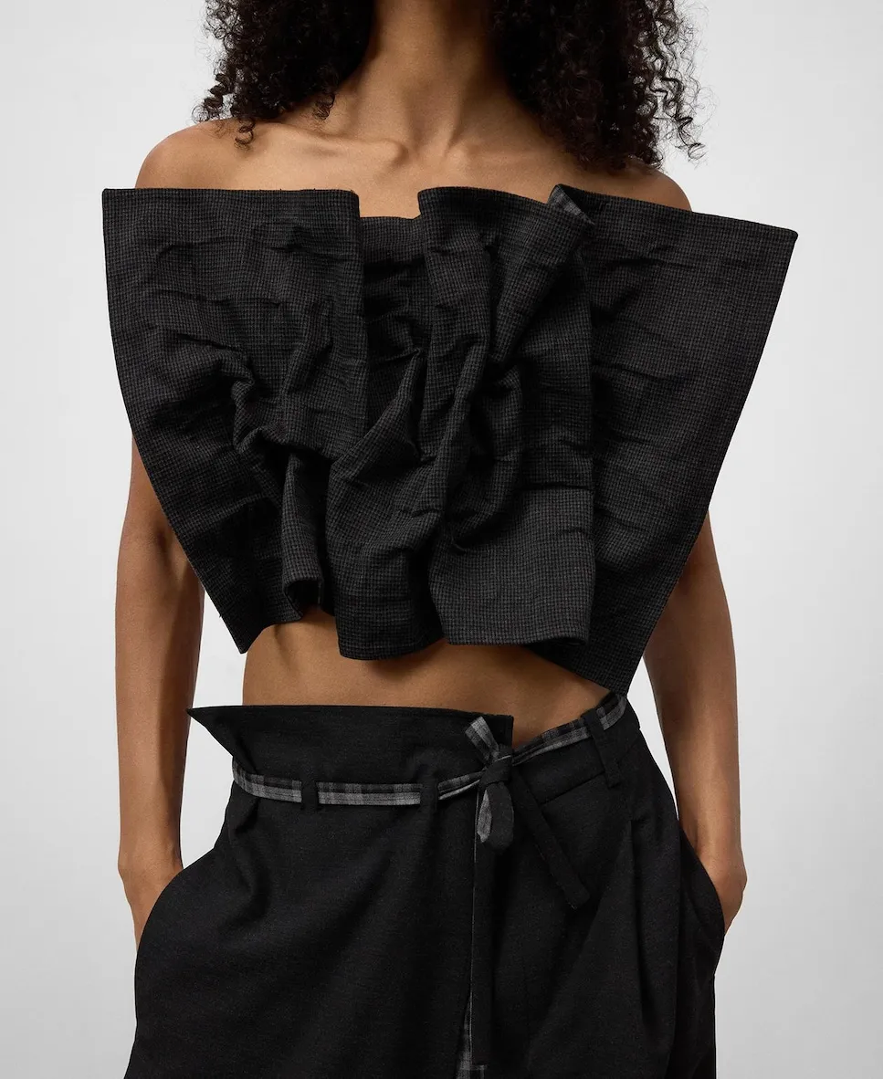 

Женский топ с открытыми плечами и передней деталью Adolfo Dominguez, темно-серый