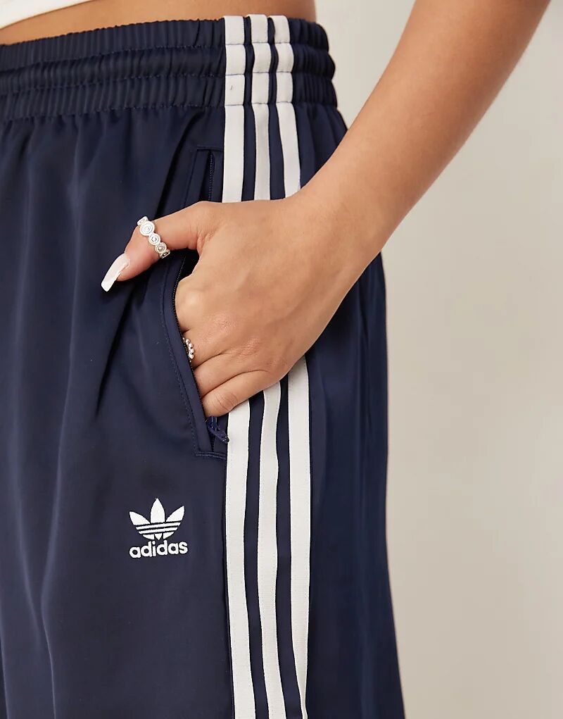 Широкие атласные брюки-джоггеры adidas Originals темно-синего цвета — фото 3