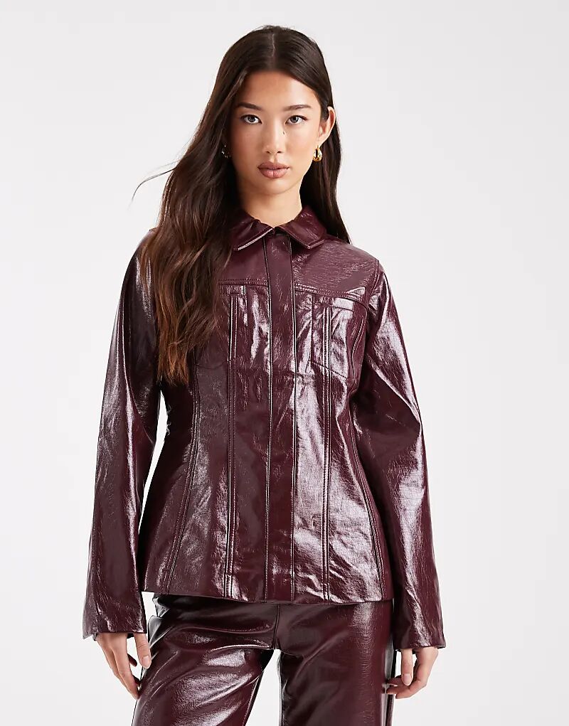 

Виниловая куртка Vero Moda с заниженной талией, бордового цвета