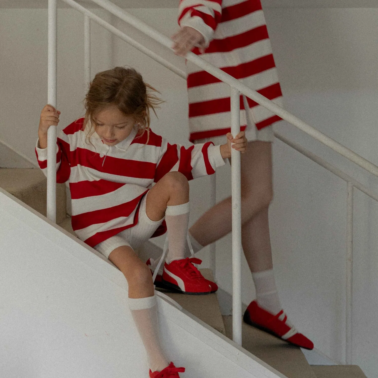 Детский комплект из 2-сторонних брюк London Stripe красный от Oveogu — фото 2