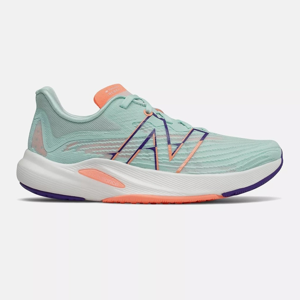 Женские зеленые беговые кроссовки New Balance FuelCell Rebel v2 WFCXLP2
