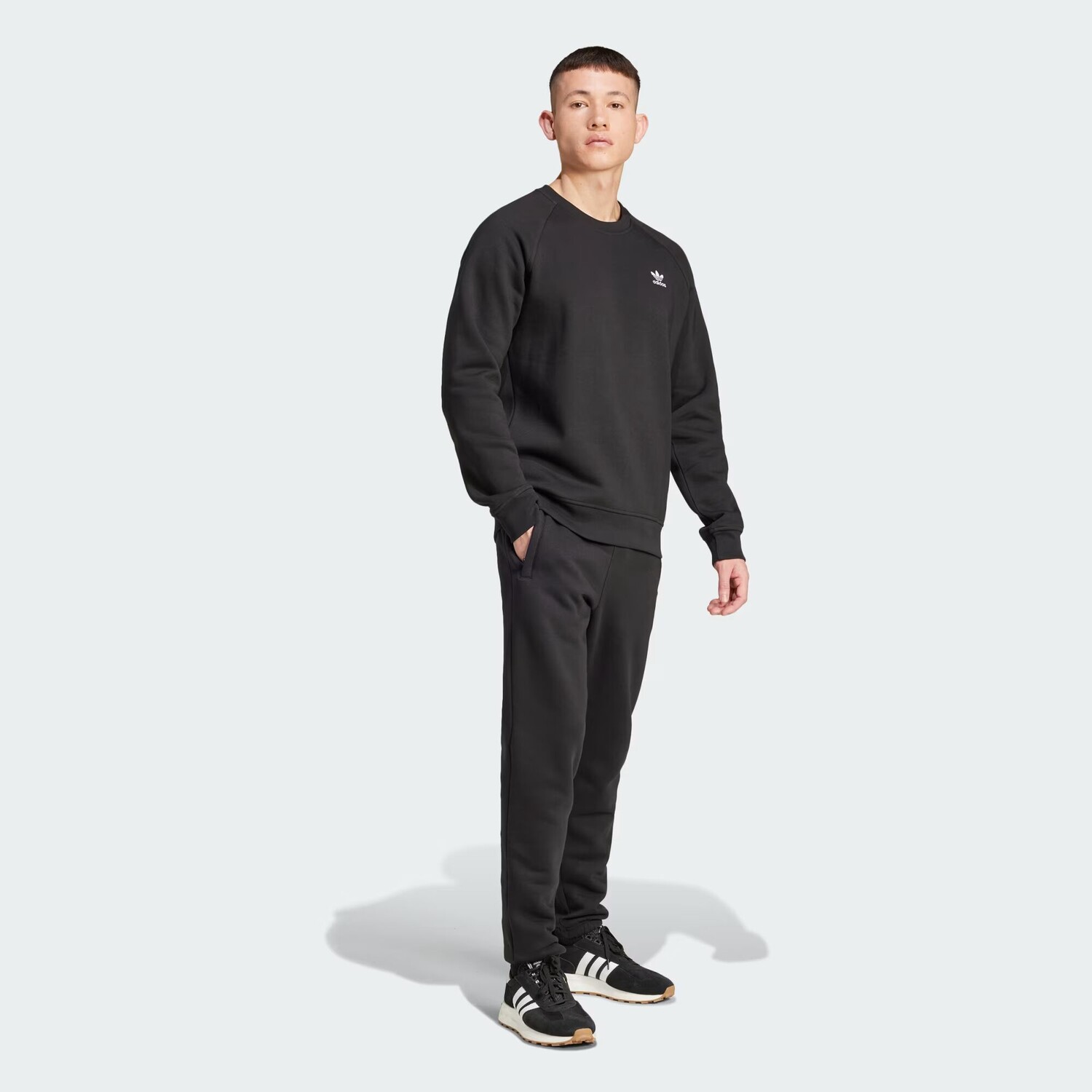 Свитшот Adidas Originals Trefoil Essentials Crew, черный — фото 4