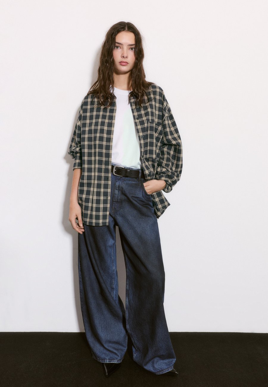 

Блуза PULL&BEAR Button-down blouse, Grey