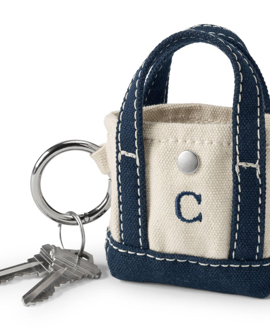 

Сумка-шоппер из микрохолста с предварительно нанесенной монограммой в виде буквы С Lands' End, Natural/radiant navy