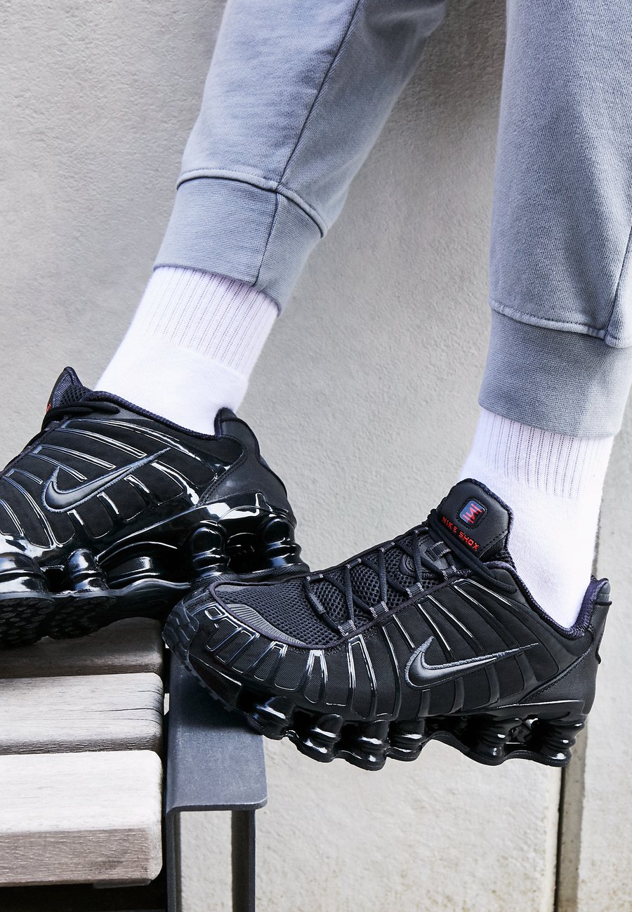 Кроссовки Nike Sportswear SHOX TL, Black Metallic Hematite Max Orange Black/Black — фото 3