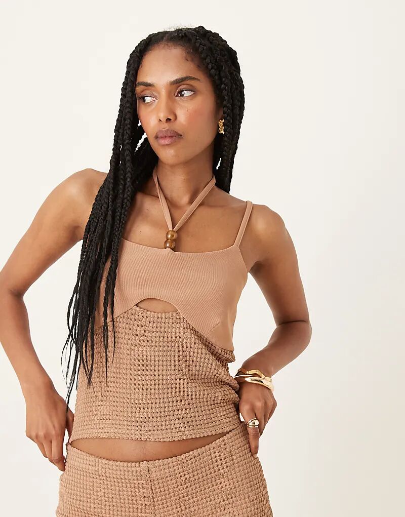 

Топ ASOS DESIGN крючком с халтер-воротником и отделкой бисером в цвете мокко