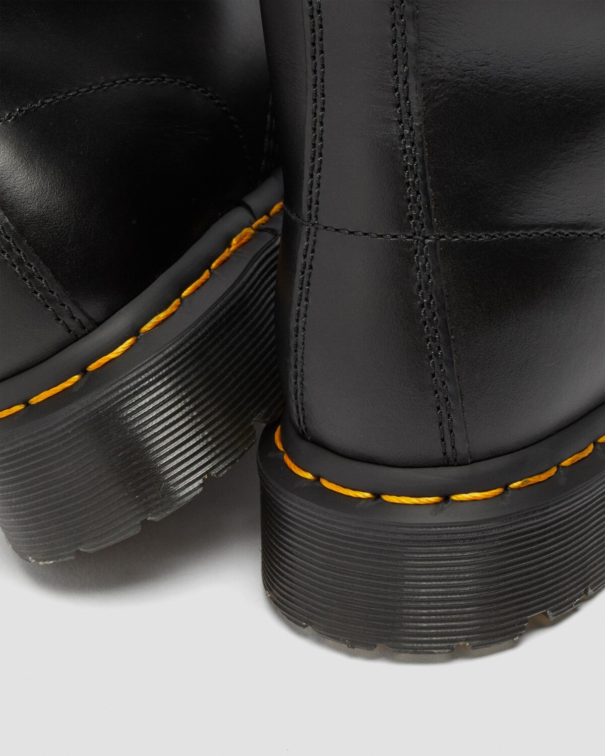 Ботинки на шнуровке Dr. Martens 1460 Serena на подкладке из искусственного меха, черный (размер RU 43) — фото 4