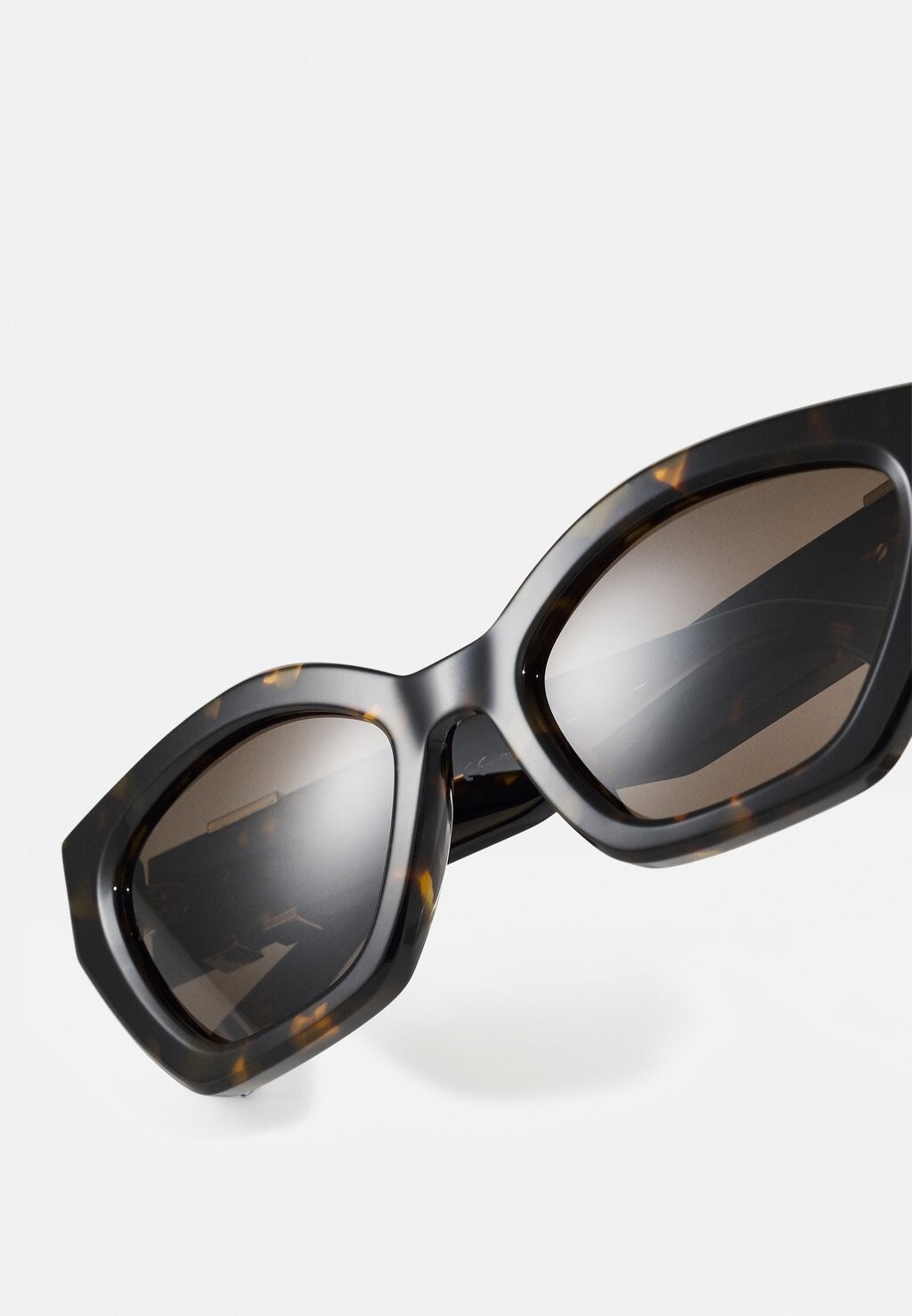 

Солнцезащитные очки Tommy Hilfiger, коричневый