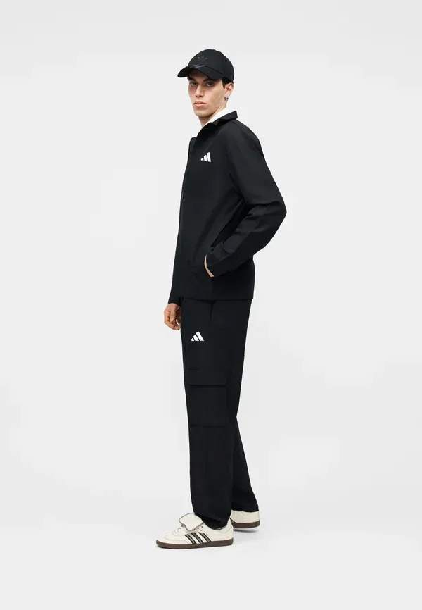 Спортивный костюм Adidas Sportswear Woven Cargo, черный — фото 2