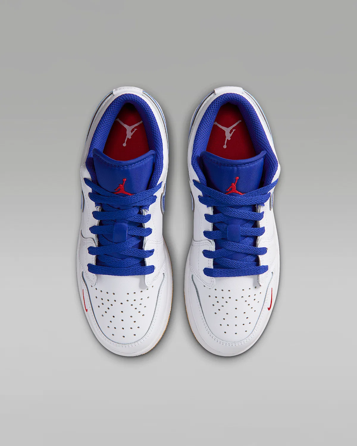 Кроссовки Big Kids' Air Jordan 1 Low SE, White/Old Royal/Gum Yellow/University Red — фото 4