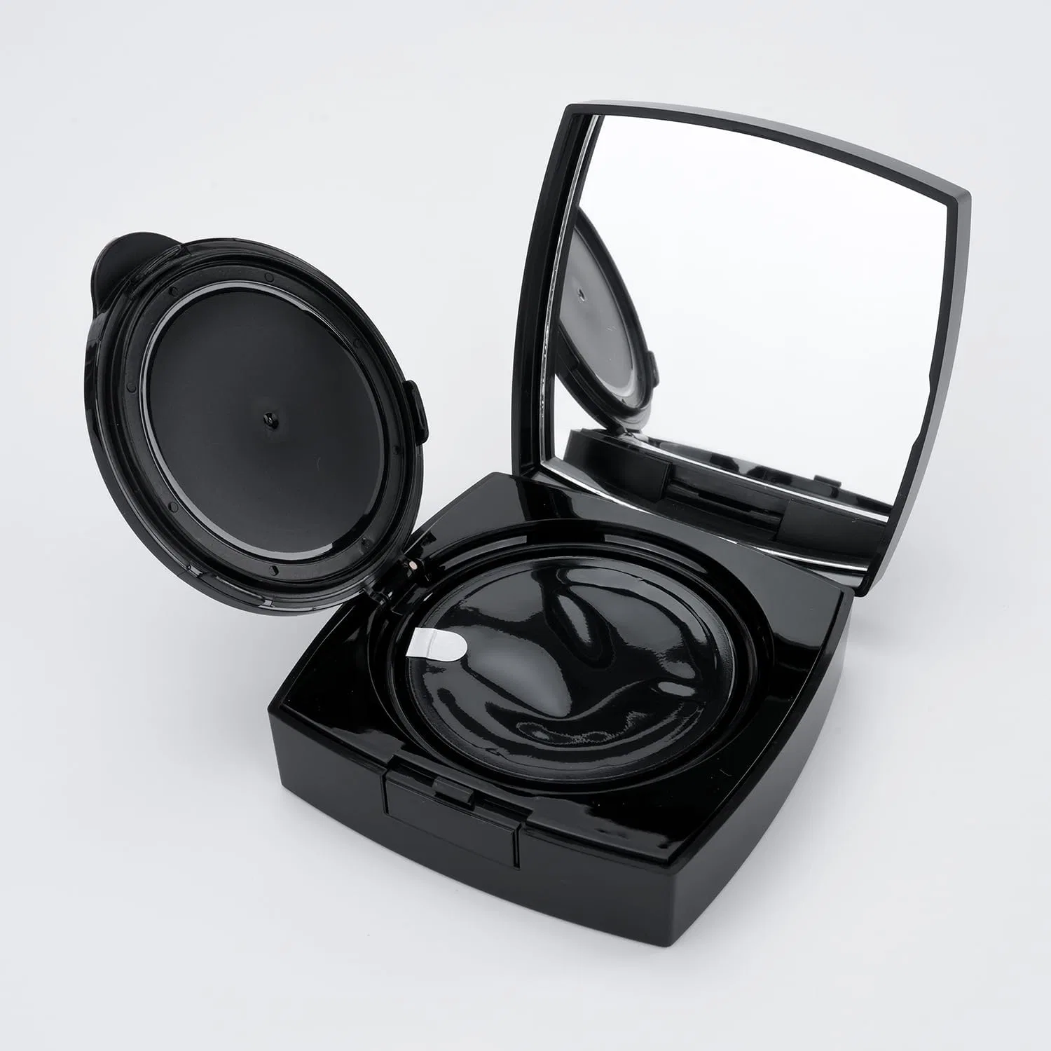 Тональная основа Chanel Ultra Le Tan Cushion N 12 г, оттенок B00 — фото 4